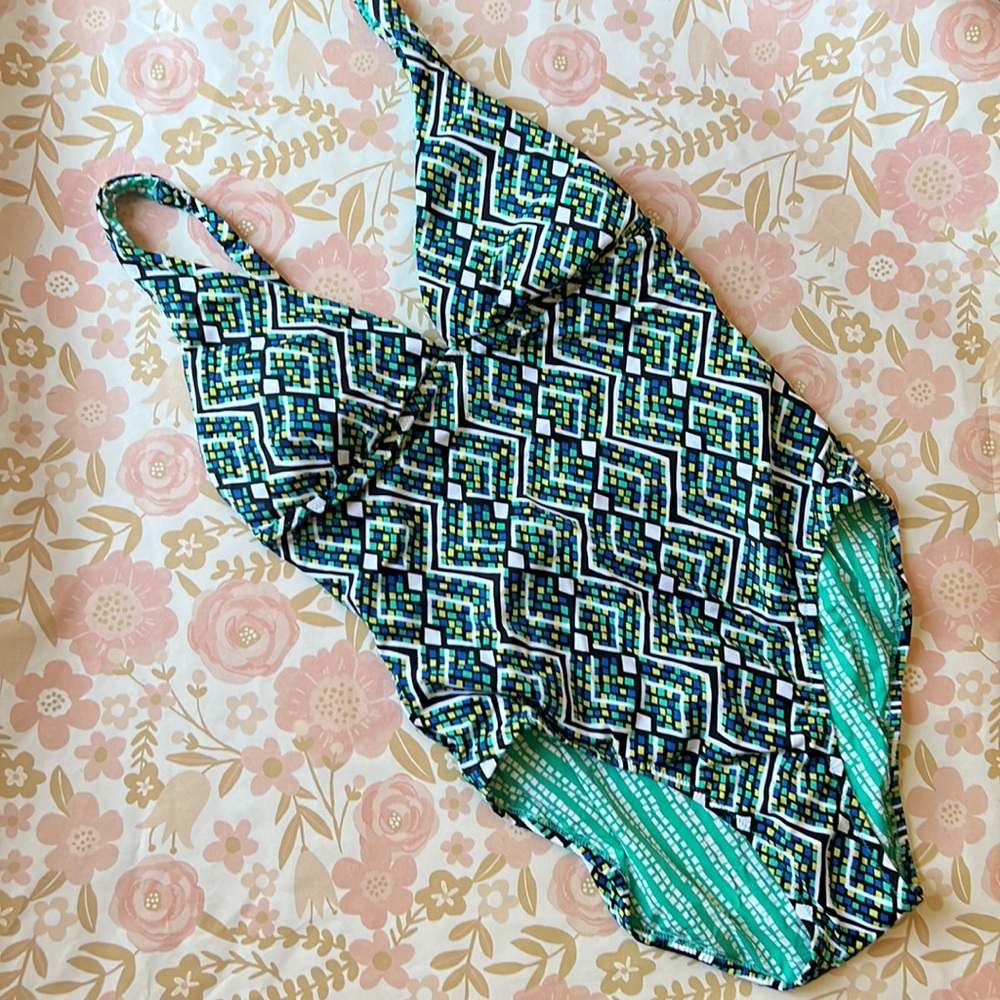 NWOT Vera Bradley one piece size 12 swimsuit
